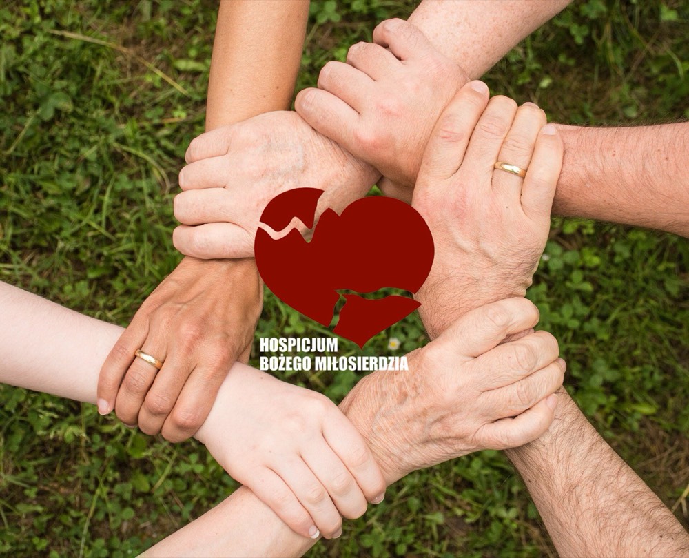 Splecione dłonie i logo Hospicjum Bożego Miłosierdzia